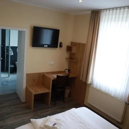 Beim Heines Hotel 3*