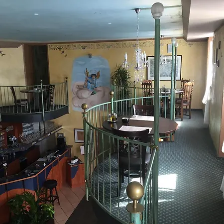 Beim Heines Hotel